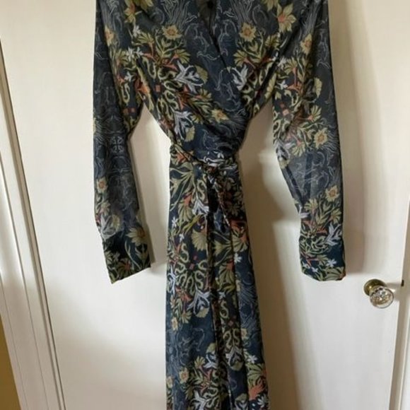 Elegant Wrap Dress with Matching Slip - Picture 5 of 11